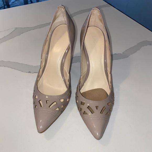 Calvin Klein Naveen Two Tone Patent Pump Light Taupe Size 8M - Picture 1 of 5